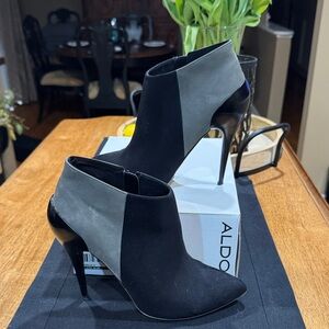 Aldo Danielle Black and Gray Heeled Ankle Boots Sz 9